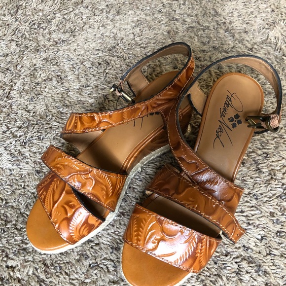 Patricia Nash Wedges - Picture 3 of 3